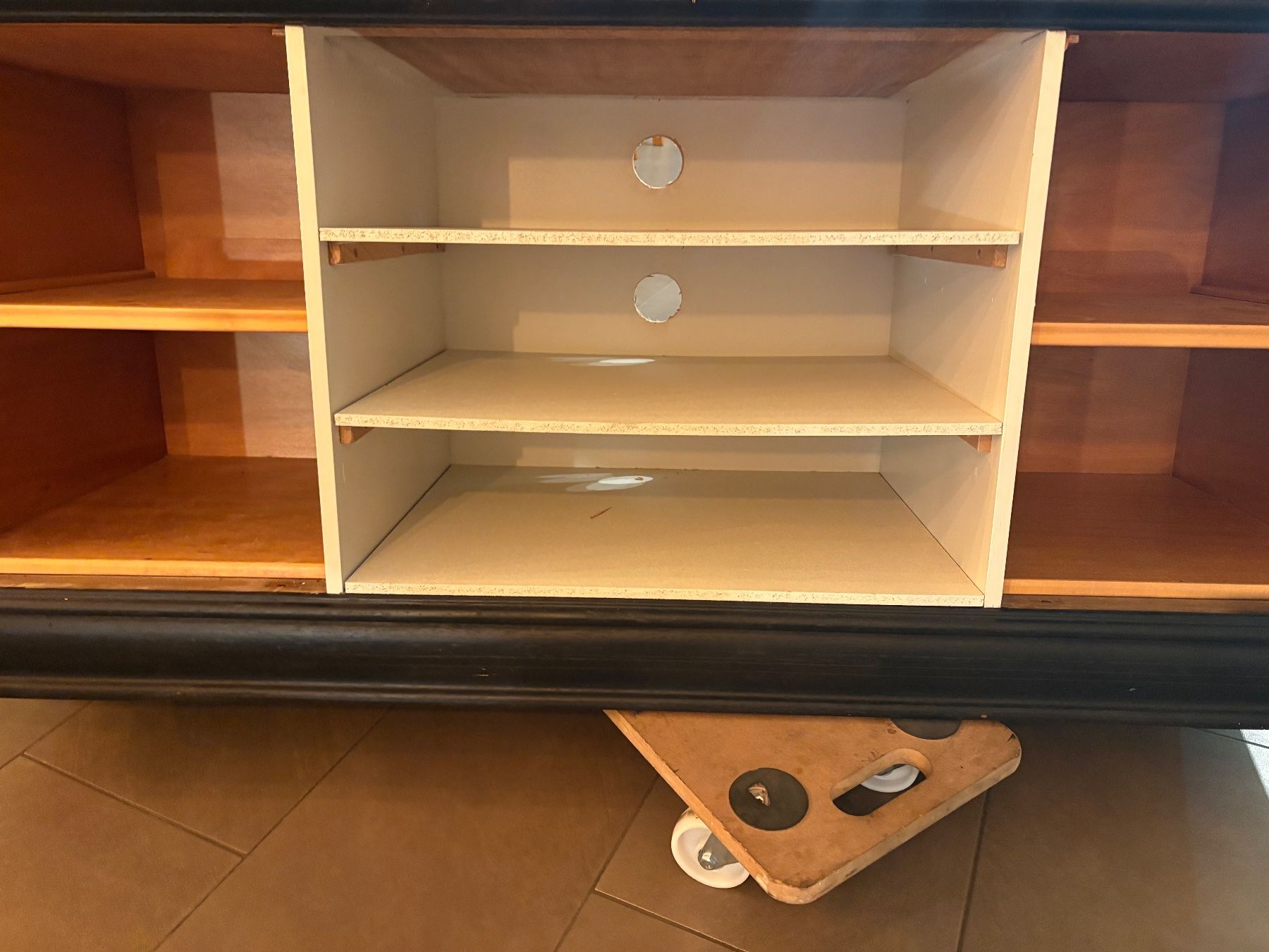 TV Möbel: Sideboard aus Holz mit Türen – Gebraucht aus Ehrendingen von leoman18 2