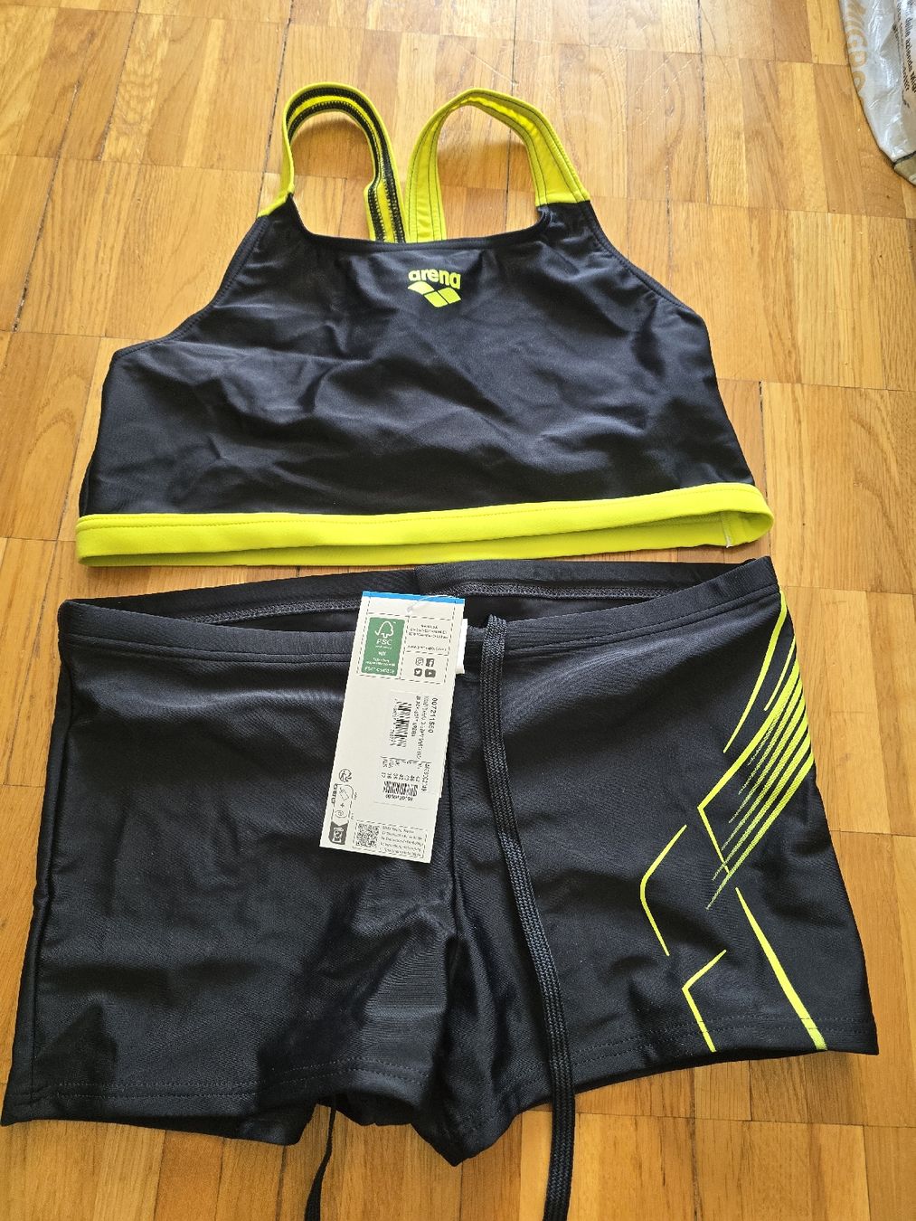 Arena Neuf t.40 (Neuf avec emballage d'origine) à Saint-Cergue pour CHF ...