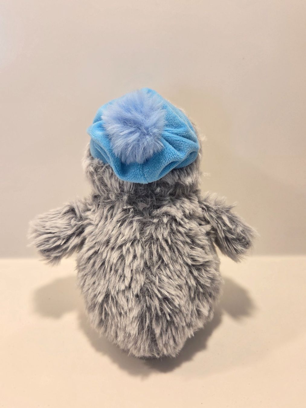 Spielzeuge: Plüschtier Pinguin mit Mütze – Gebraucht aus Zürich von Lela-Mirela 2