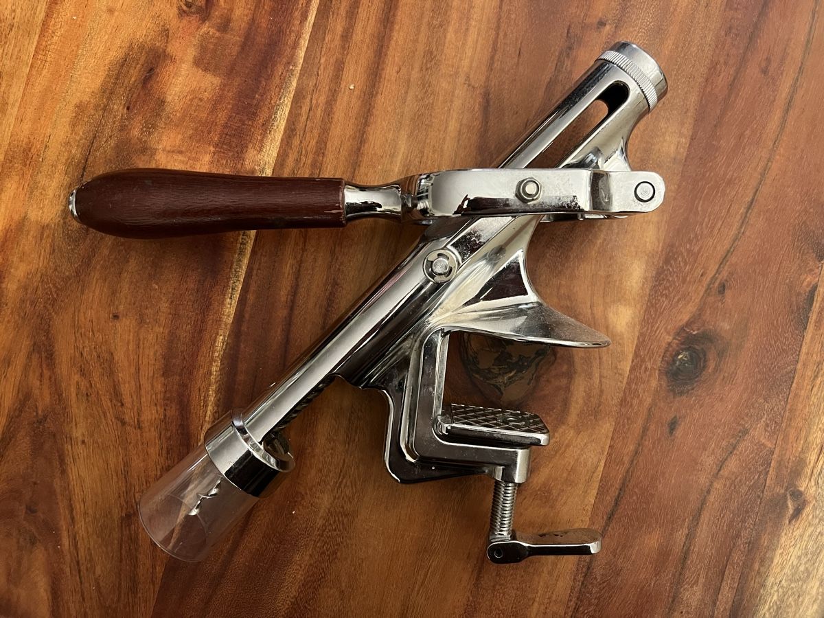 Apribottiglie & Tappi per chiusura: Tire-bouchon de table – Usato da Pampigny venduto da Marc0410