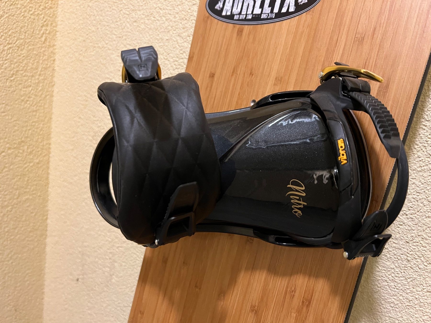 Jones Board: Snowboard avec fixations – Usato da Conthey venduto da Mcaloz 4