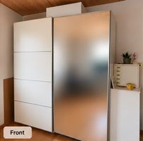 Kleiderschrank mit Schiebetüren 