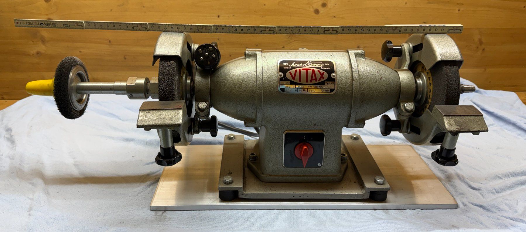 Vitax Schleifen & Polieren: VITAX V1 Doppel-Schleifmaschine, 380V – Gebraucht aus Oetwil a.d. Limmat von Seewurf 3