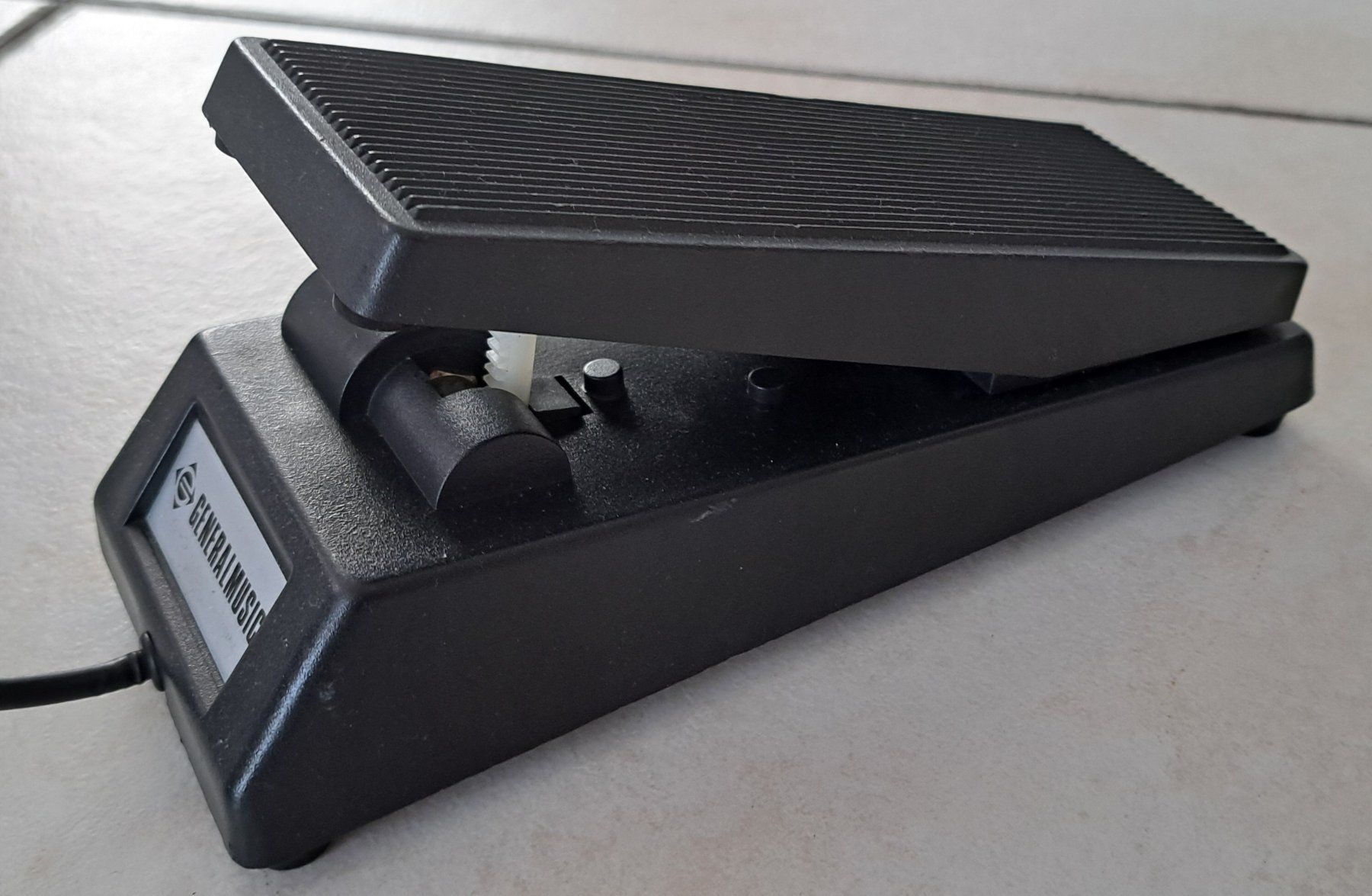 Strumenti musicali: ***** Expression Pedal sehr gutem zustand – Usato da Villaz-St-Pierre venduto da Ubid 1