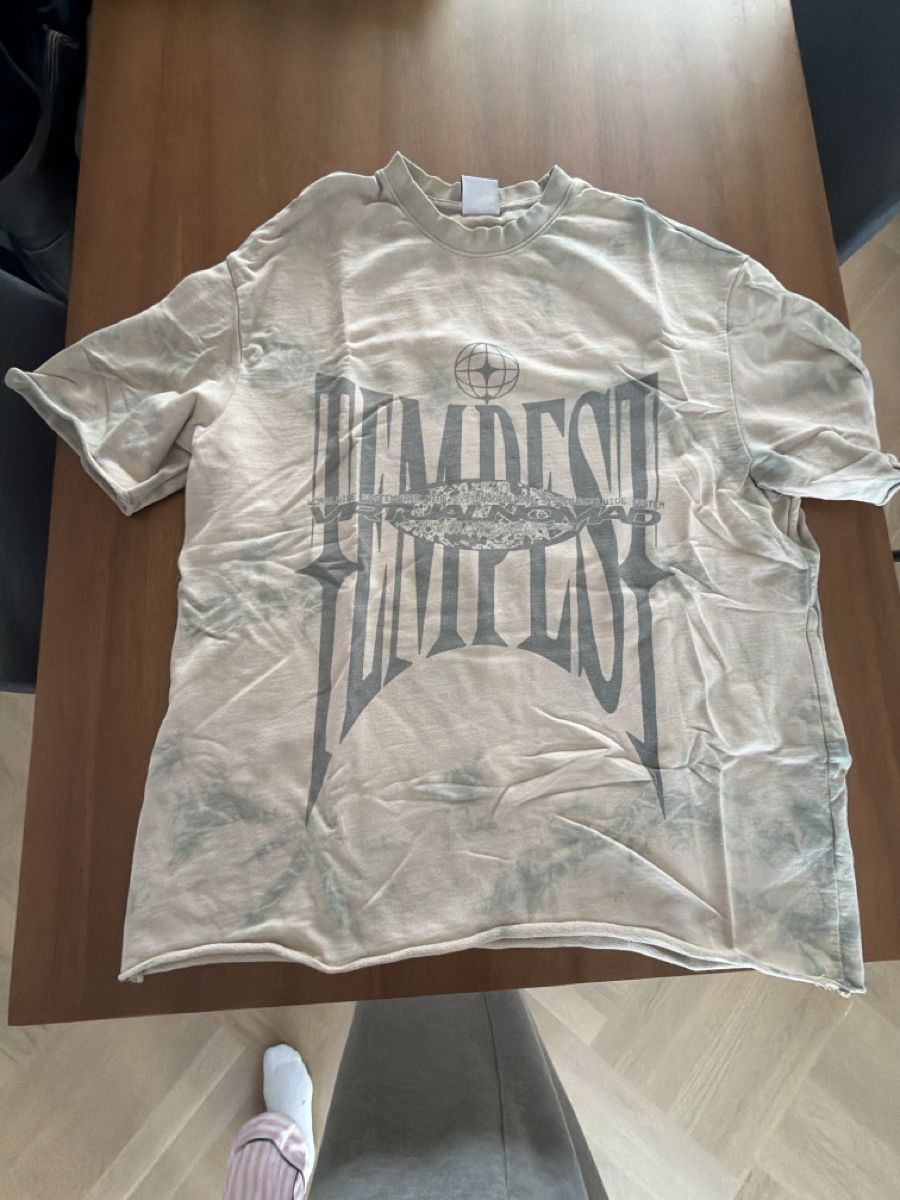 Bershka T-shirt: Grafik T-Shirt – Usato da Dietikon venduto da me9_mh2j