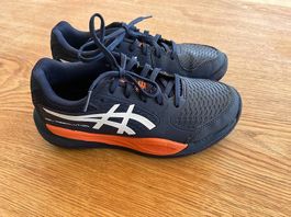 Kinderschuh ASICS - neuwertig (nur 4x in der Halle getragen)
