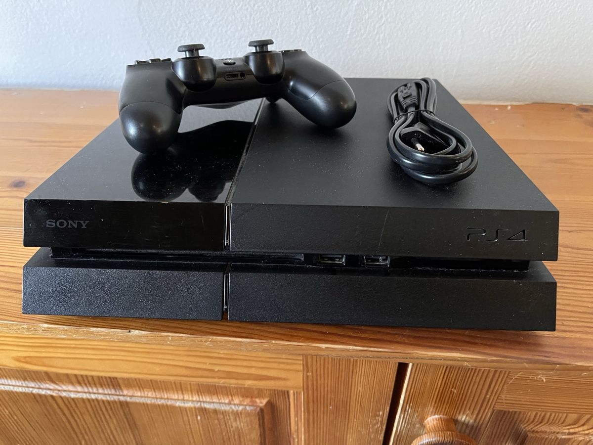 Sony Console: Sony PlayStation 4 1. Generation mit Controller – Usato da S-chanf venduto da kt6m