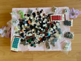 Gebrauchte & neue Knöpfe in allen Farben und Grössen