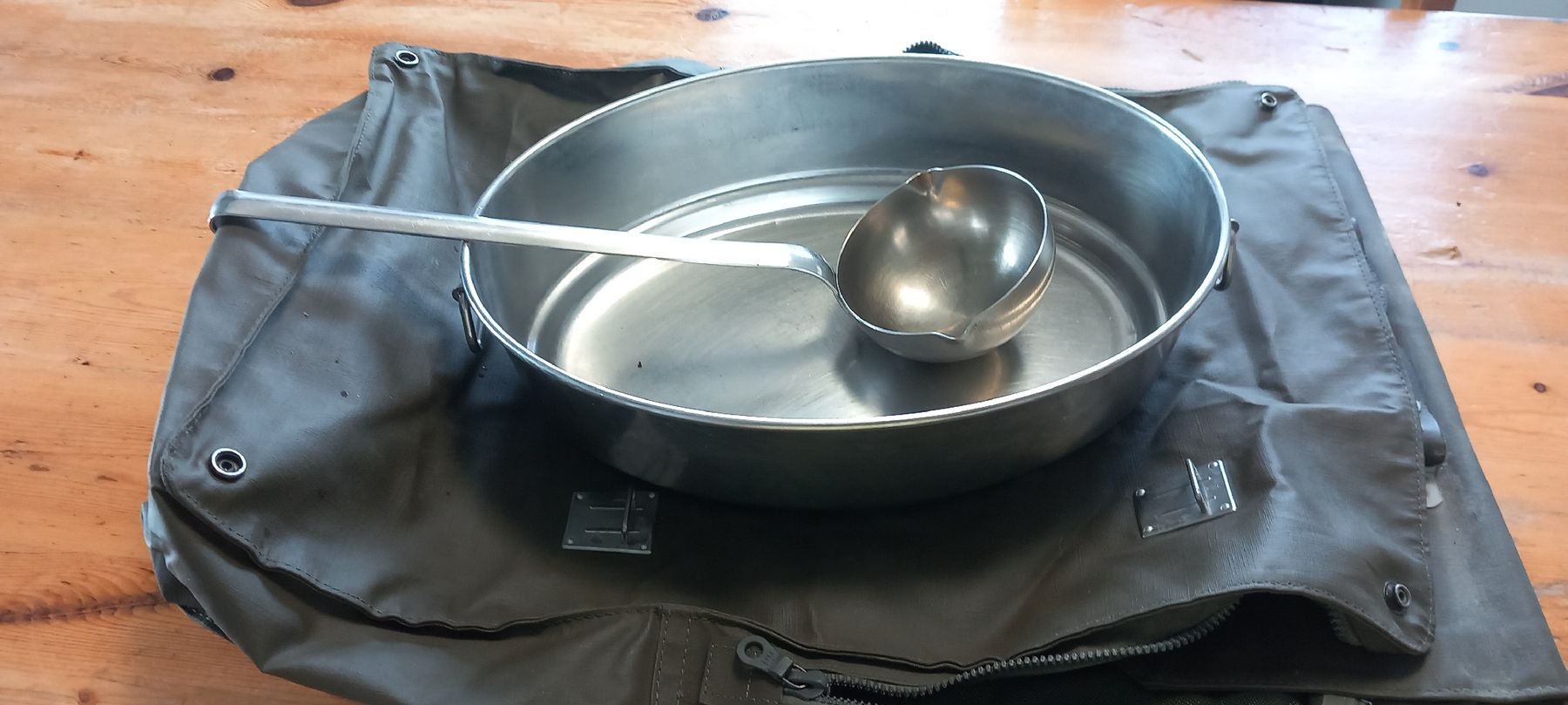 Cucine complete: Matériel Armee Suisse – Usato da Miecourt venduto da Marly1