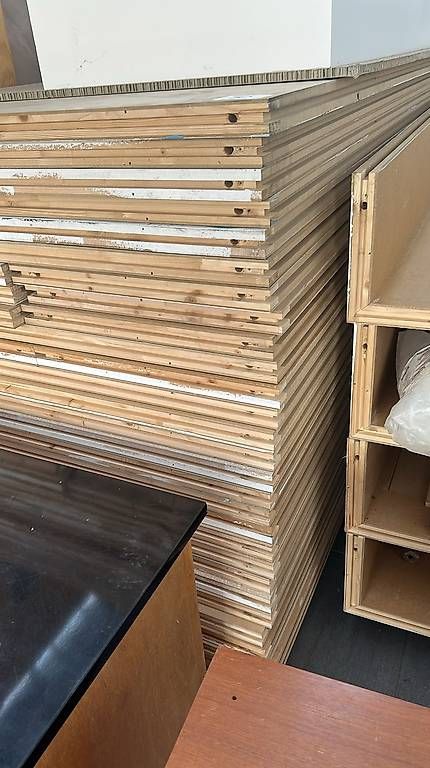 Articoli in legno: Bois de construction, Planches, caissons – Usato da St-prex venduto da phi_gr6f 1