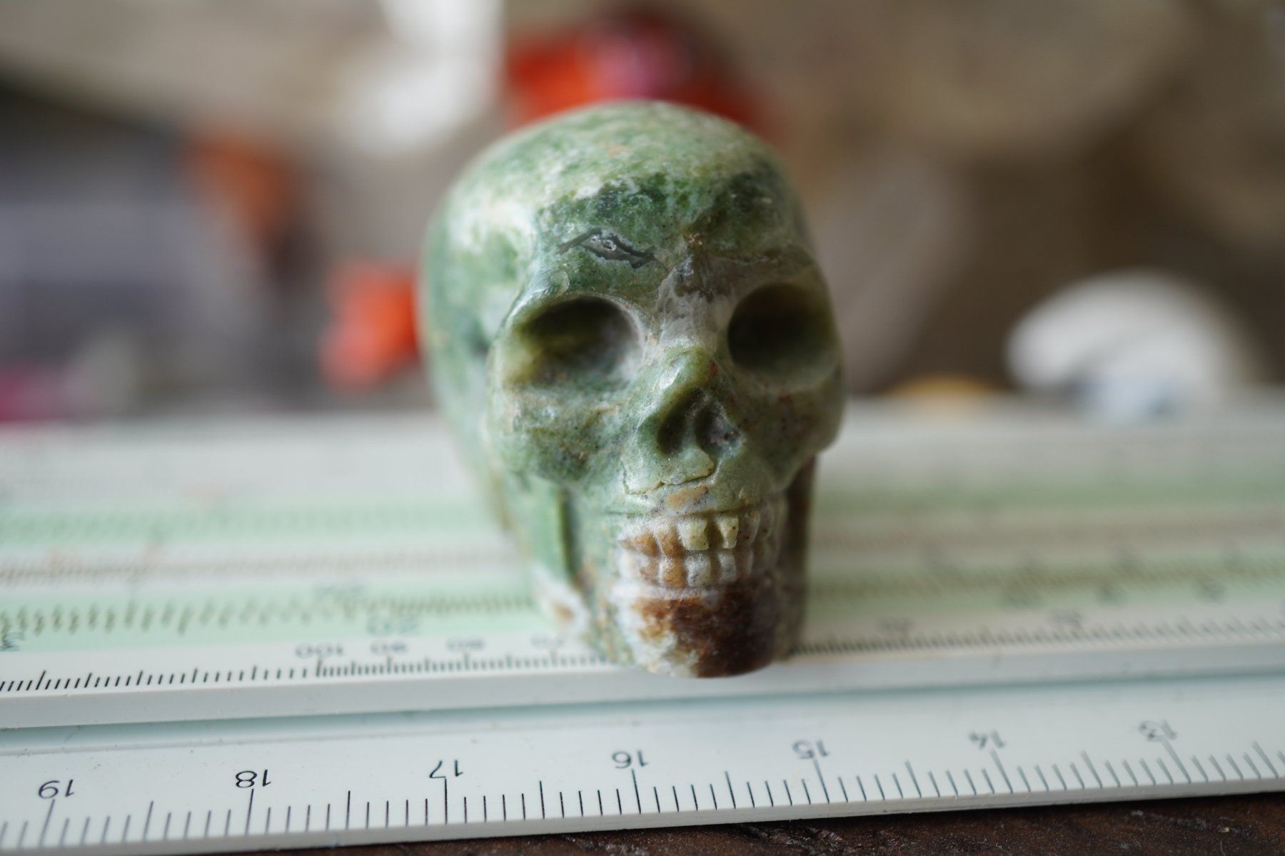 Minerali & Pietre curative: Variscit    Skull  Detailliert     "Topstone" – Nuovo e nell'imballaggio originale da Eschenbach SG venduto da topstone