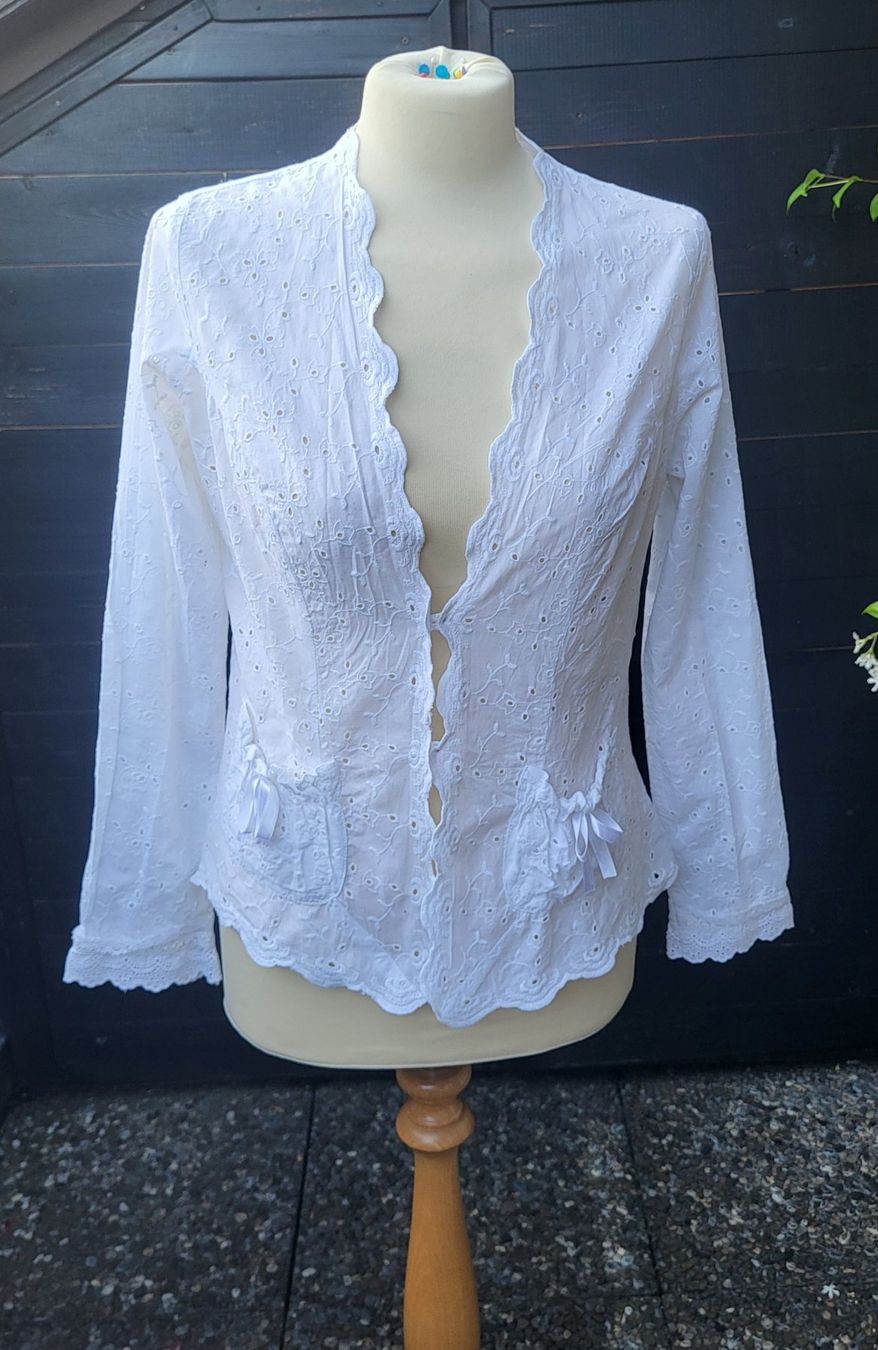 Camicette: Blouse  blanche en broderie  anglaise – Nuovo (secondo la descrizione) da Fribourg venduto da VictoriaShop7 1