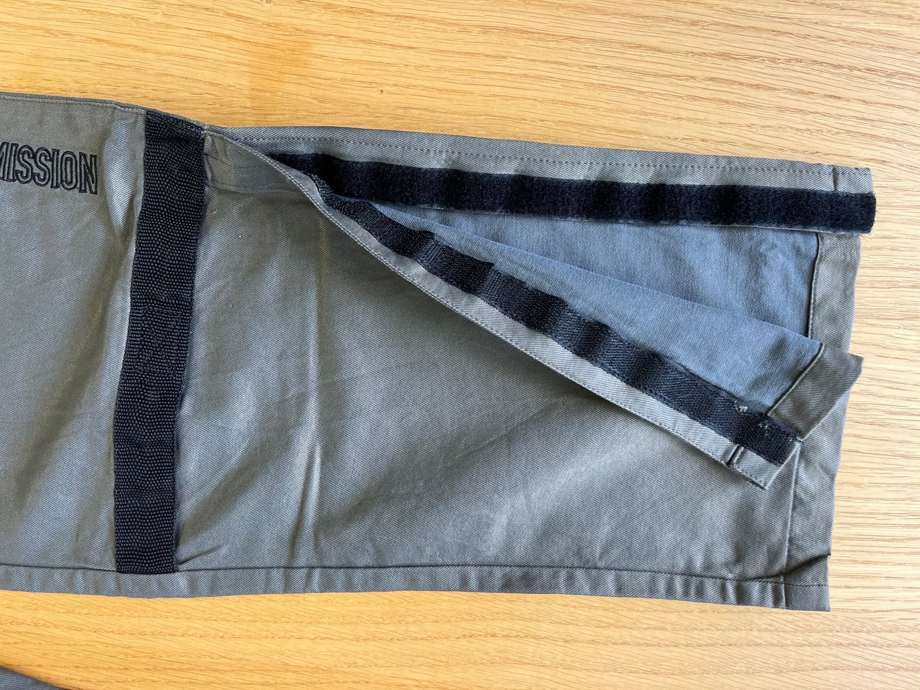 Pantalons: Freizeithose Mono Transmission von Up Date – D'occasion à Netstal par spaltflo01 4
