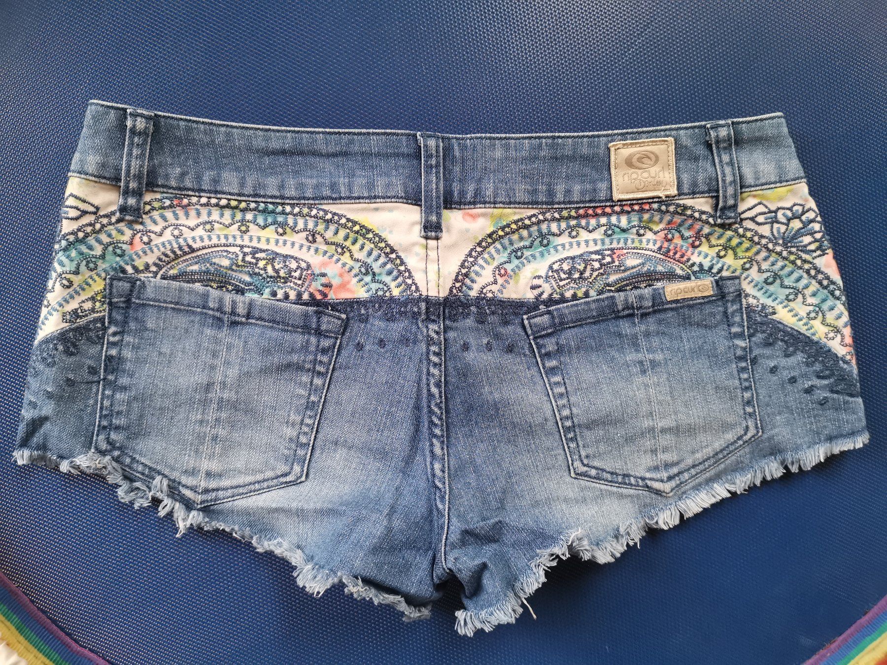 Rip Curl Jeans: RIP CURL Jeansshorts Weite / Grösse 28 – Neu (gemäss Beschreibung) aus Münsingen von Nik_und_Kat 1