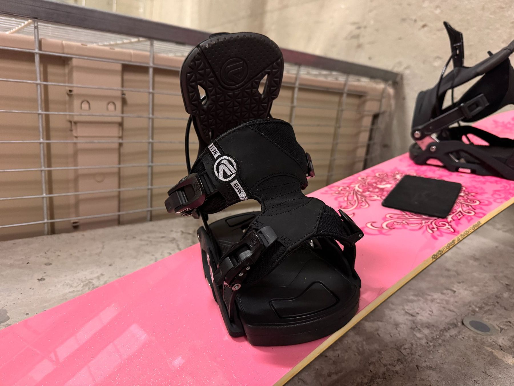 Atomic Board: Atomic Snowboard 140 cm mit Flow Nexus bindung – Usato da Winterthur venduto da Tathis83 2