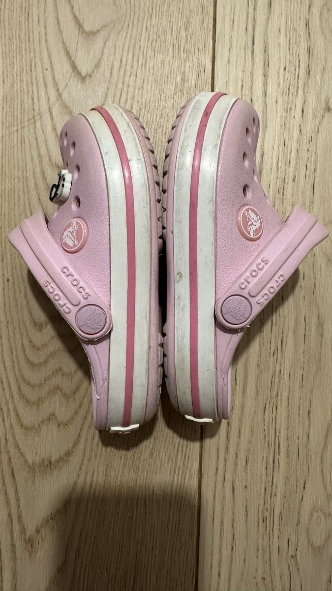 Crocs Chaussures filles: Crocs Sandals Pink Size C8 Used – D'occasion à Troinex par AnnaAbanin 2