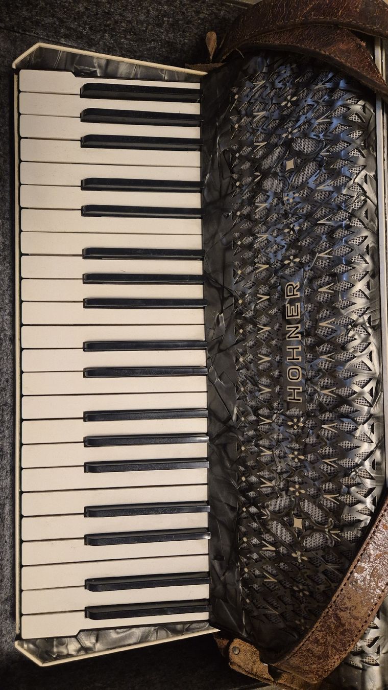 Hohner Strumenti musicali: Akkordeon Hohner Verdi III  – Usato da Rämismühle venduto da beni0010 2