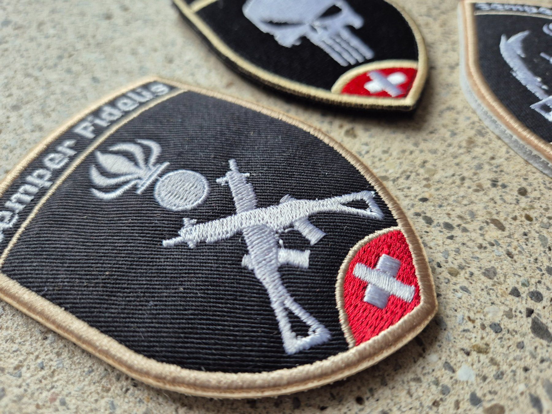 Schweizer Armee Placchette & Badge: *** Badge Set Grenadier 3 stücke mit klett *** – Nuovo e nell'imballaggio originale da Riedholz venduto da fr_sIruP 3