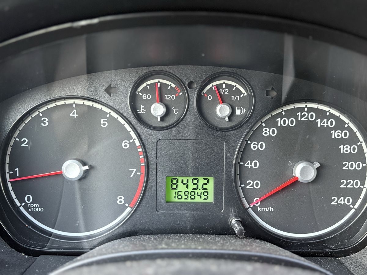 Ford Automobili: Ford Focus 1.4 Silb. 5-trg. mit rest MFK – Usato da Oetwil am See venduto da tomacar 9