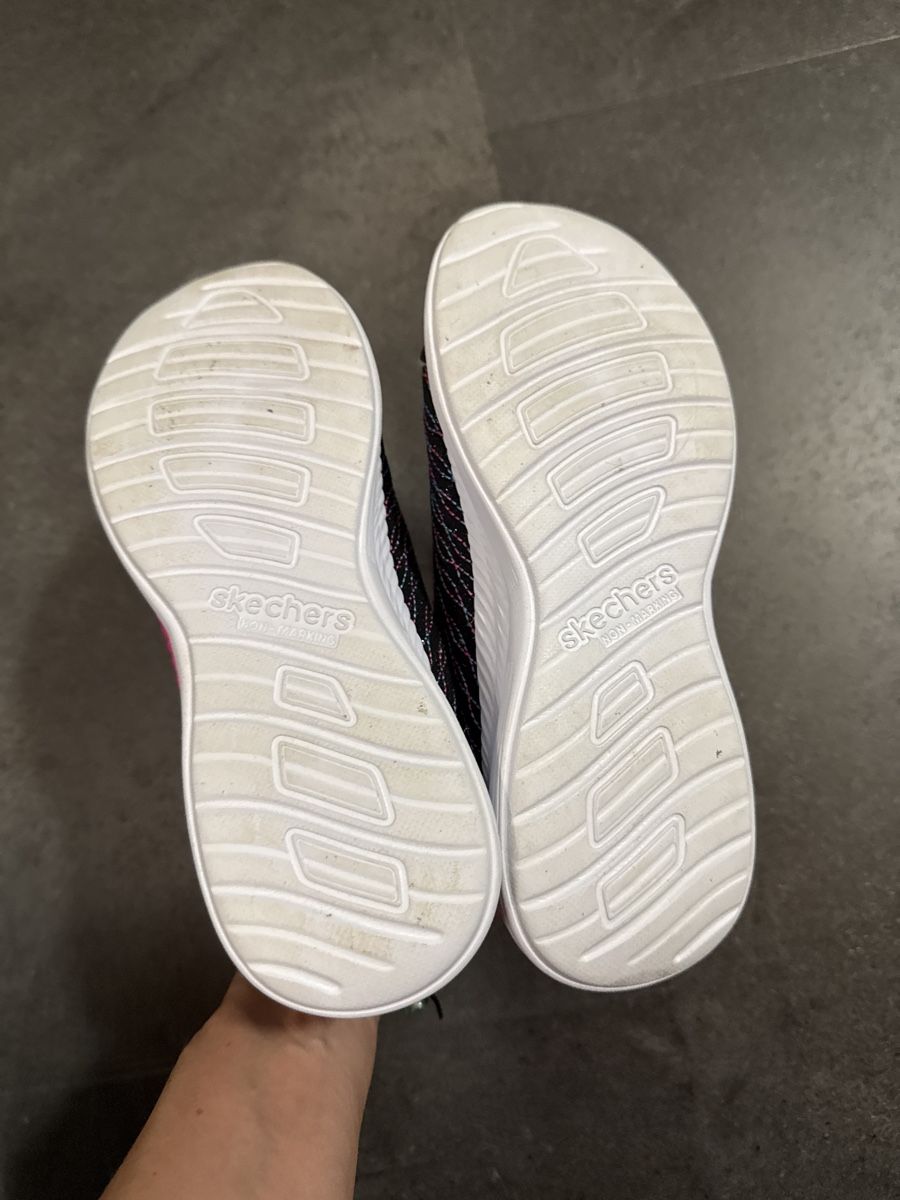 Skechers Scarpe per ragazze: Skechers Air Cooled Memory Foam, Grösse 35 – Usato da Pieterlen venduto da Ksenia3003 1