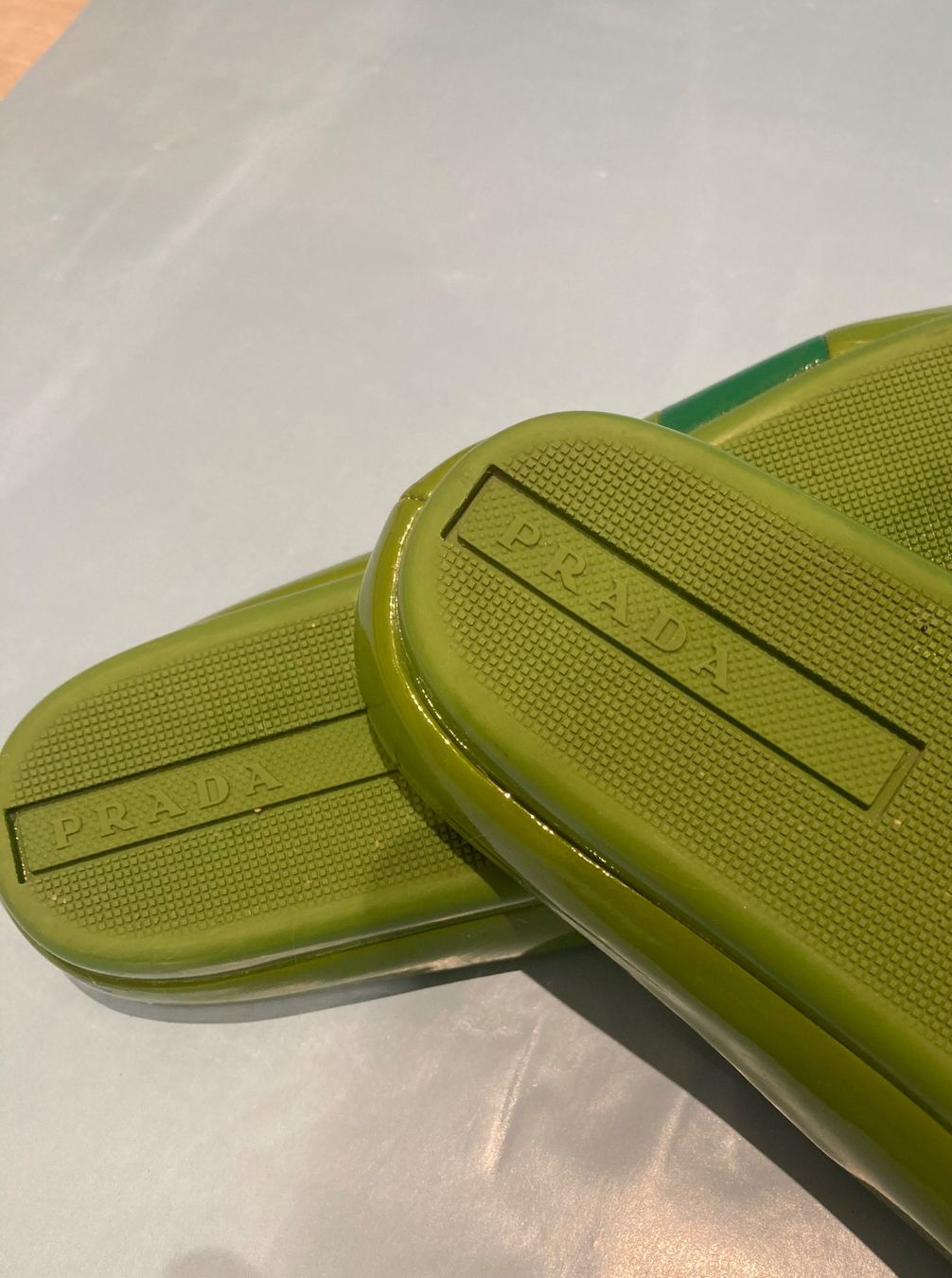 Prada Chaussures femmes: Prada sandali 36,5 PELLE vernice – D'occasion à Paradiso par Kayakara 5
