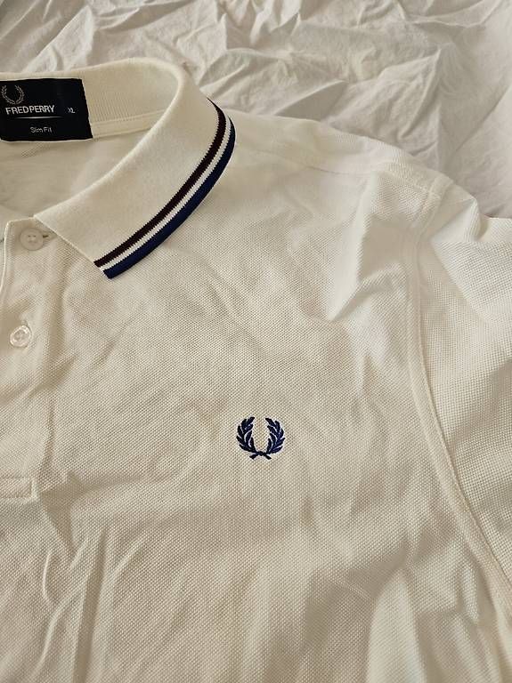 Fred Perry Polos: Fred Perry Poloshirt Grösse XL – D'occasion à Schaffhausen par tanja.herzog93 1