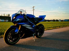 Yamaha YZF-R6 Racing Blue