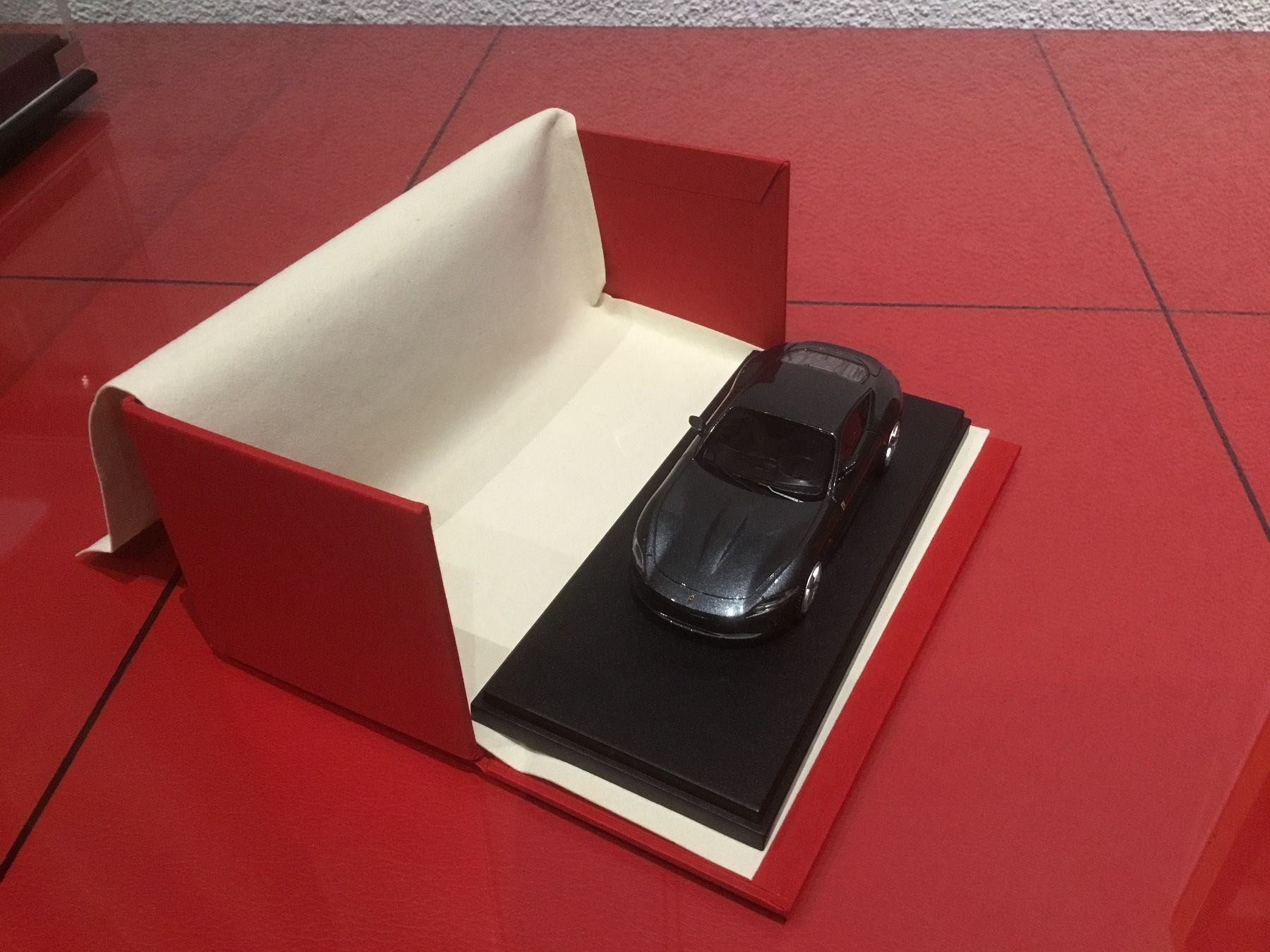 Ferrari Modellini d'auto: Ferrari Roma / Anthrazit / 1:43 – Nuovo (secondo la descrizione) da Brig venduto da Sonne11 4