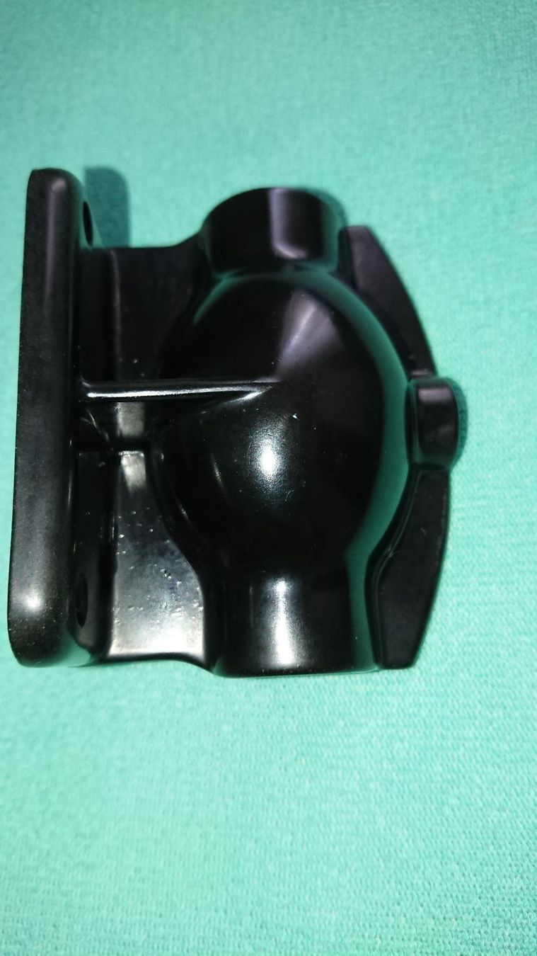 Portacenere: Cendrier en plastique – Usato da Cortaillod venduto da signep 5