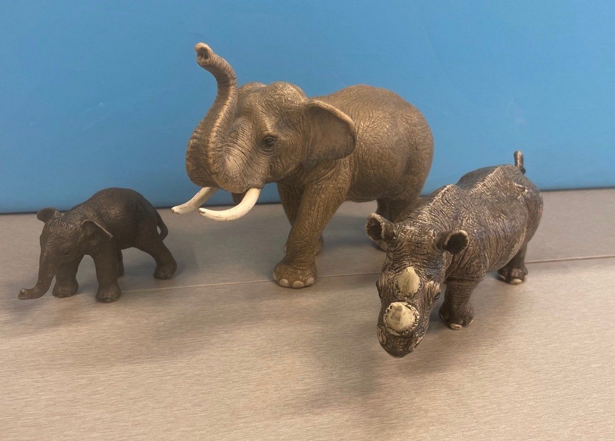 Schleich Spielzeuge: Schleich Elefant mit Jungem und Nashorn – Gebraucht aus Sirnach von sagrotin