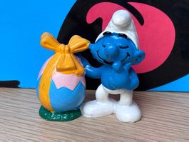 Schlumpf mit Osterei / Ostern