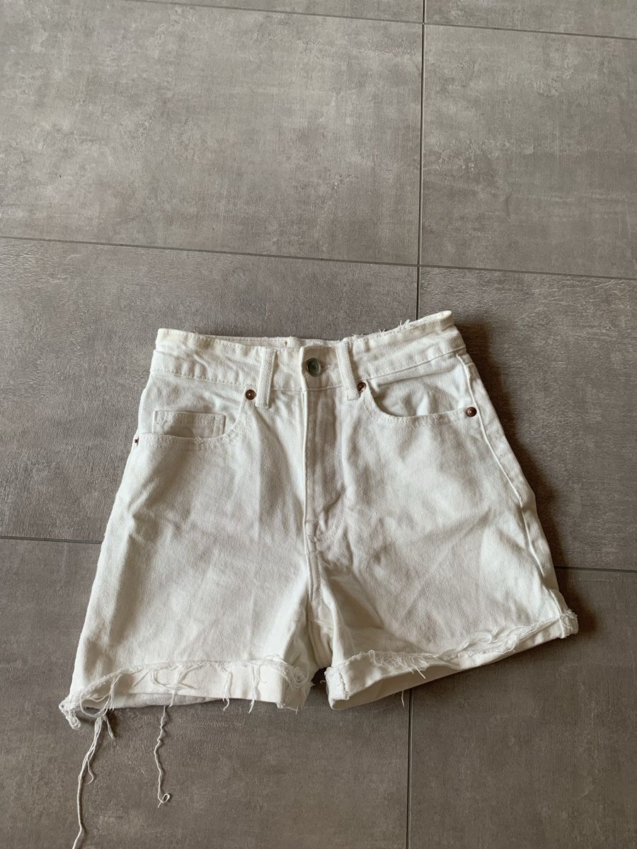 H&M Pantaloni: Jeans shorts – Usato da Zürich venduto da chi_7k5b