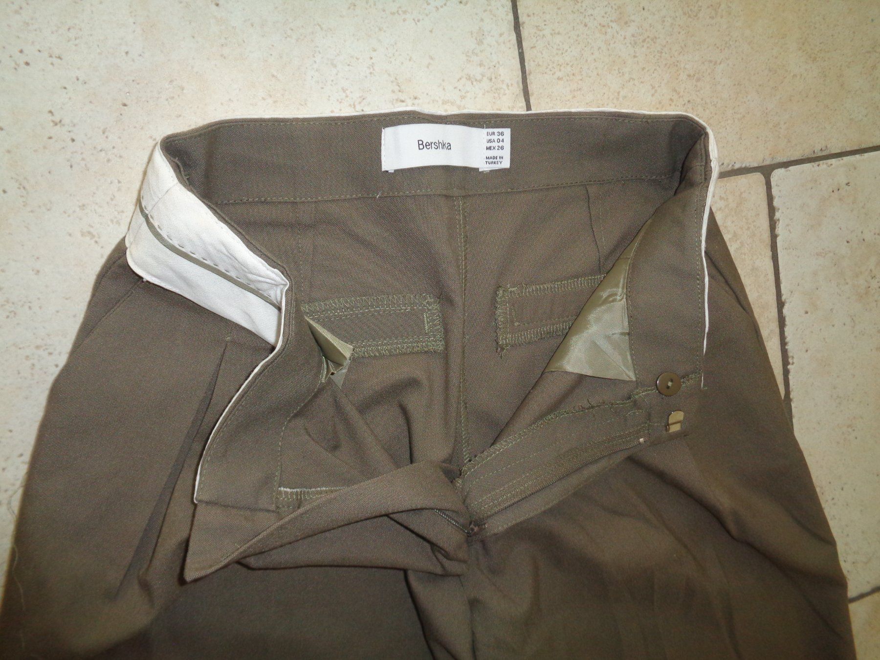 Bershka Pantalons: Hose  Bershka  Grösse 36 – D'occasion à Kreuzlingen par Robi-2003 1