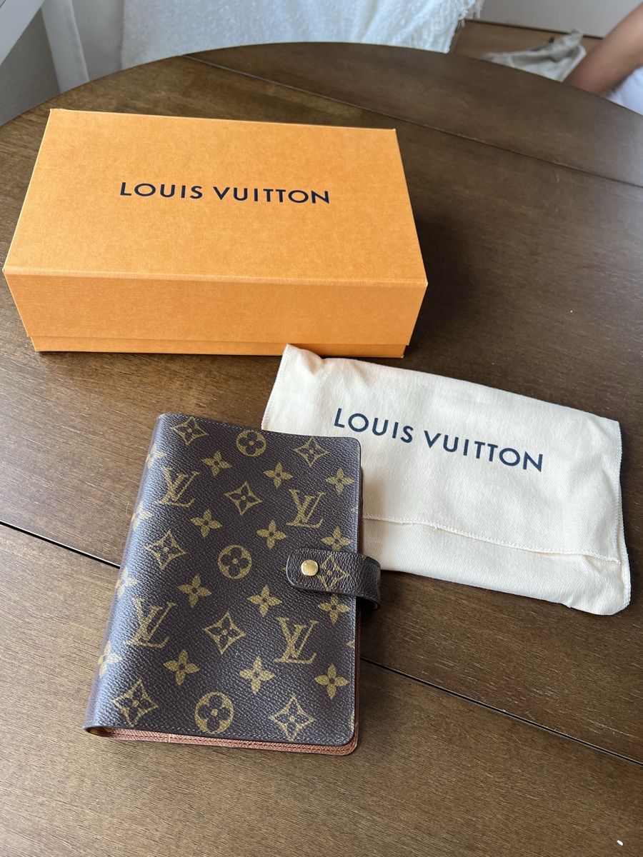 Louis Vuitton Valigie & Borse: Louis Vuitton Agenda MM Monogram – Nuovo (secondo la descrizione) da St. Gallen venduto da sih_2z86