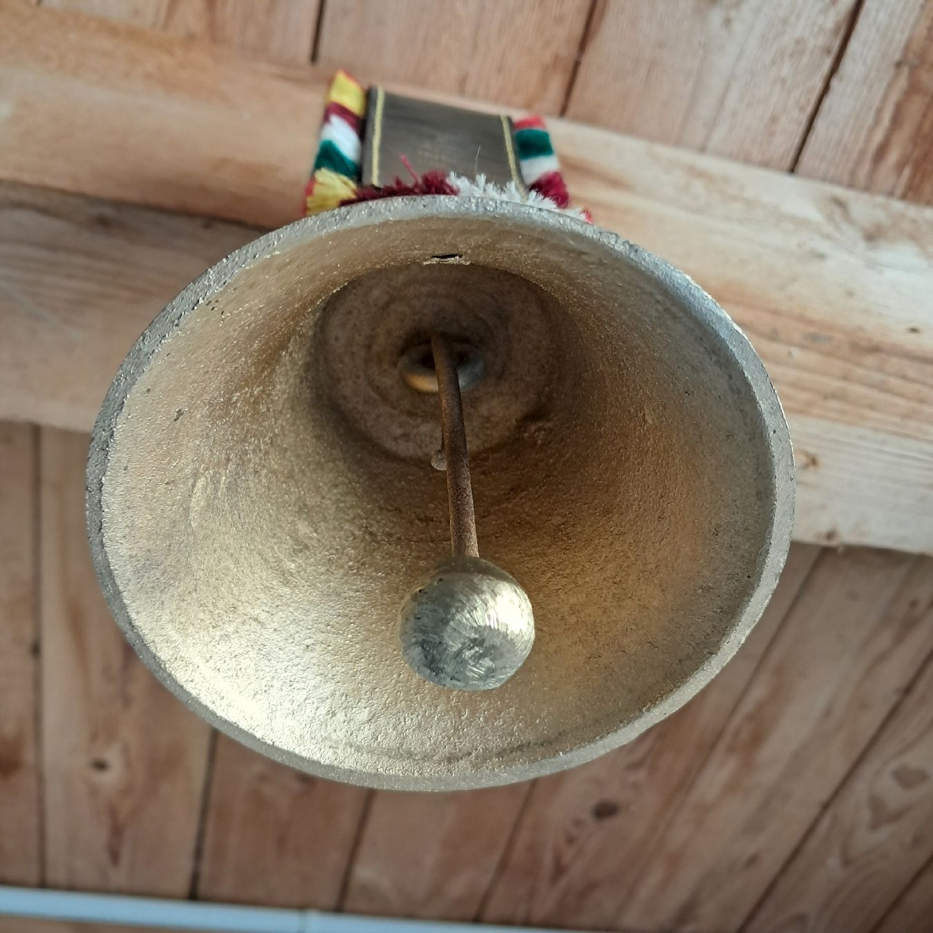 Glocken & Treicheln: NEUWERTIGE KLEINE GLOCKE  – Gebraucht aus Murten von SHETHOF 5