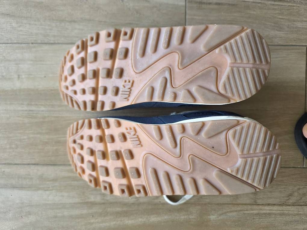 Chaussures hommes: Nike Air Max 90 – D'occasion à Oeschgen par Adr_6kwk 3