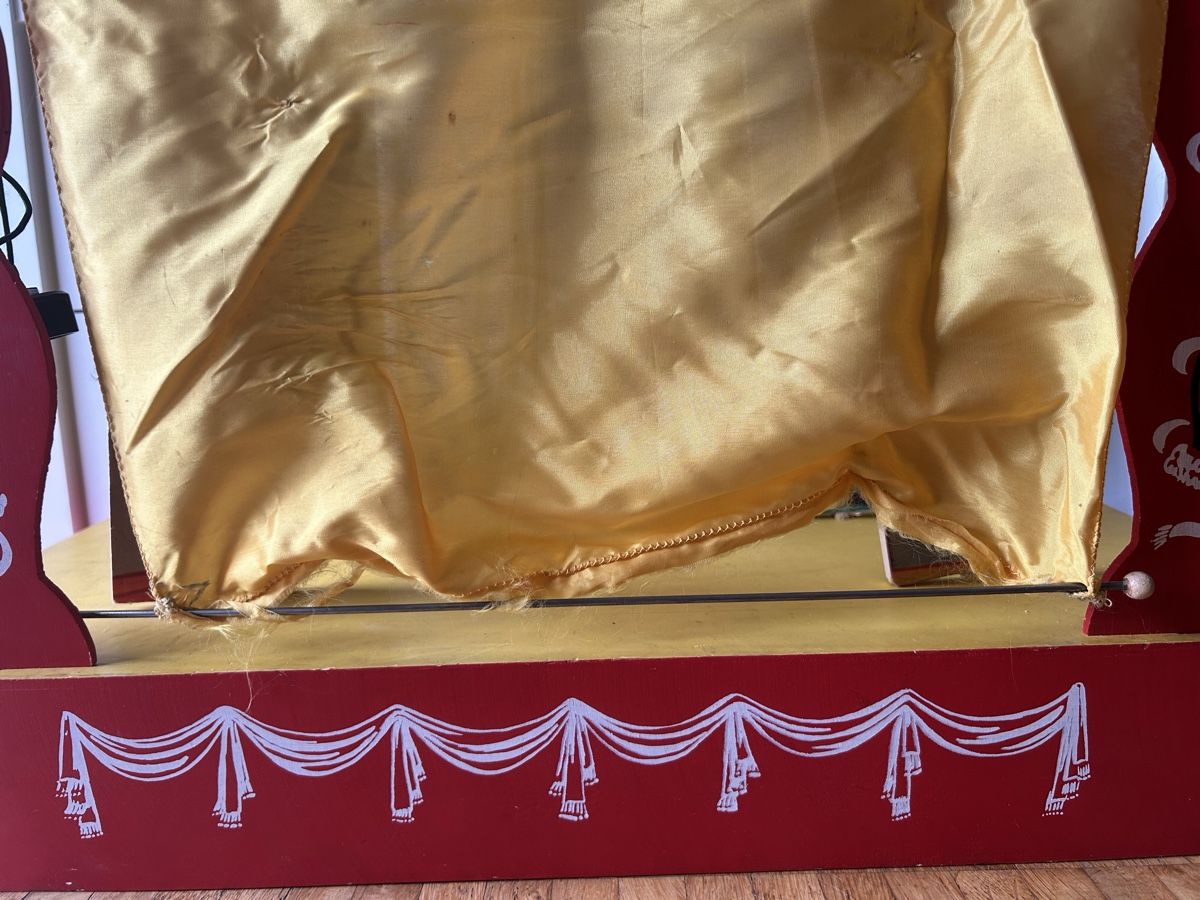 Jouets: Altes Puppentheater  – D'occasion à Hochfelden par larson27 1