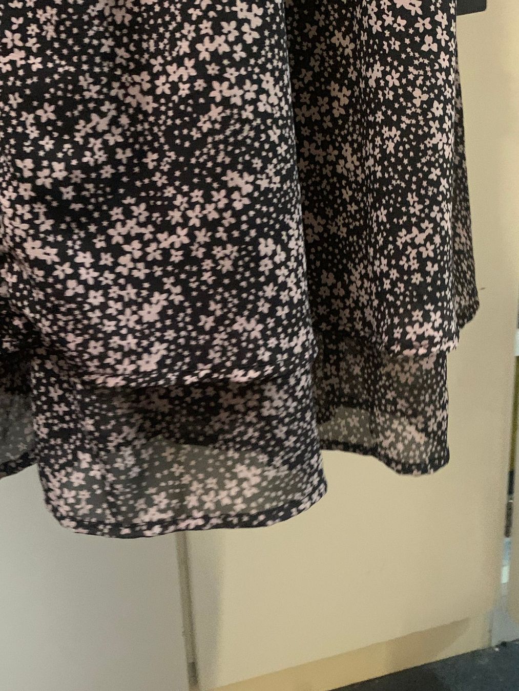 C&A Kleider: Kleid, Grösse L-XL, schwarz mit Blumenmuster – Gebraucht aus St. Gallen von Miousch 2
