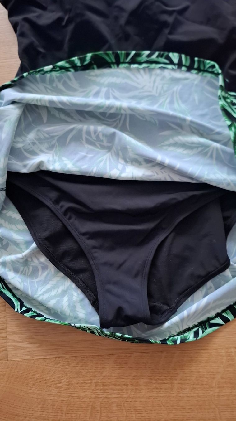 Costumi da bagno & Bikini: Badeanzug Grösse 44 mit Rock – Usato da Luzern venduto da Anny13 2