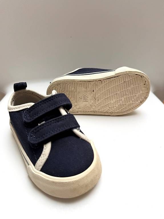 Scarpe per ragazzi: H&M Sneaker aus Baumwolle, Gr. 22 – Usato da Dietikon venduto da ing_f9sy 2