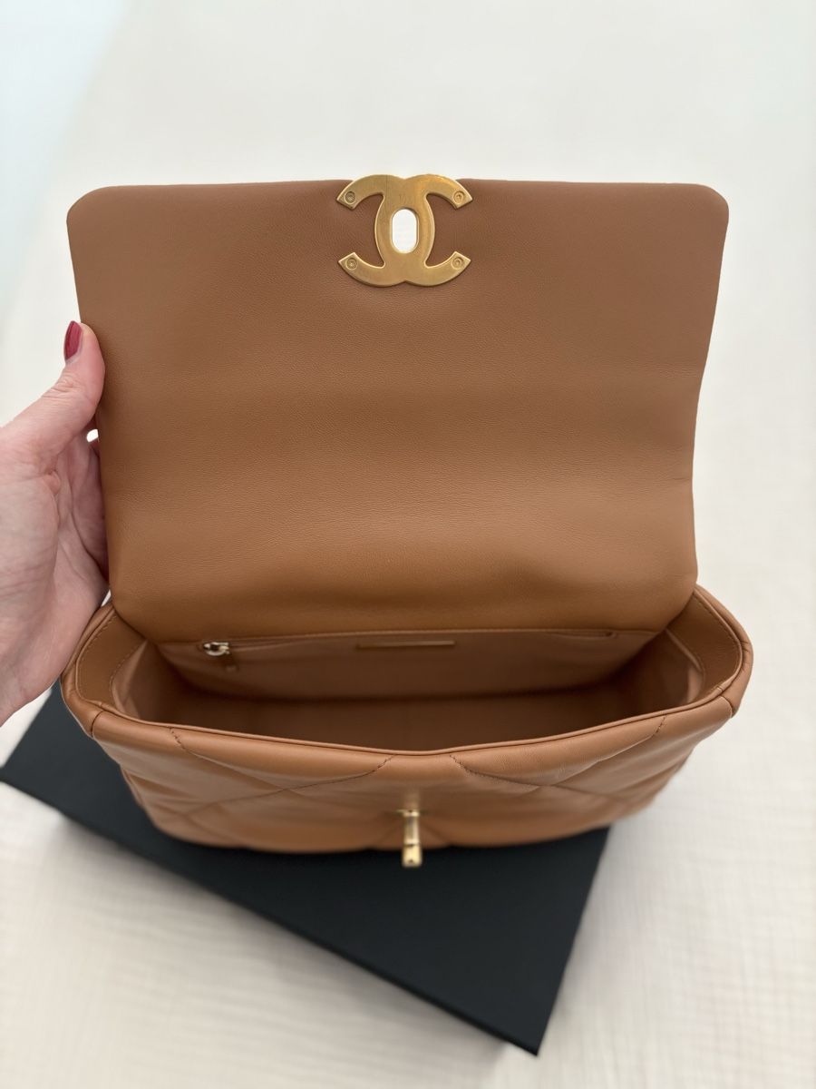 Chanel Borse da donna: Sac Chanel 19 état impeccable – Nuovo (secondo la descrizione) da La Chaux-de-Fonds venduto da kim_6hn7 4