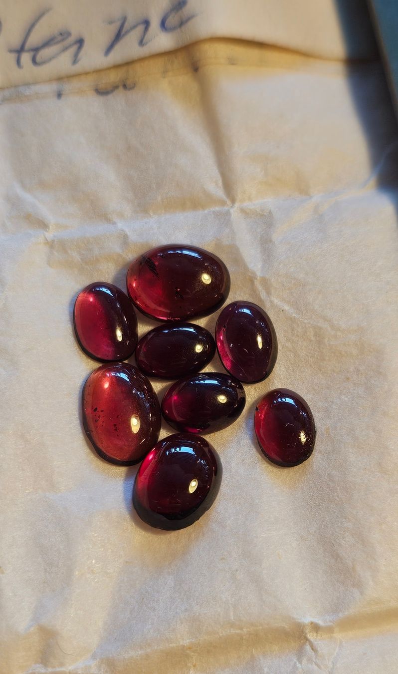 Pietre preziose: 8 Granat Cabochon Steine – Usato da Ostermundigen venduto da Secundo_Hand 2