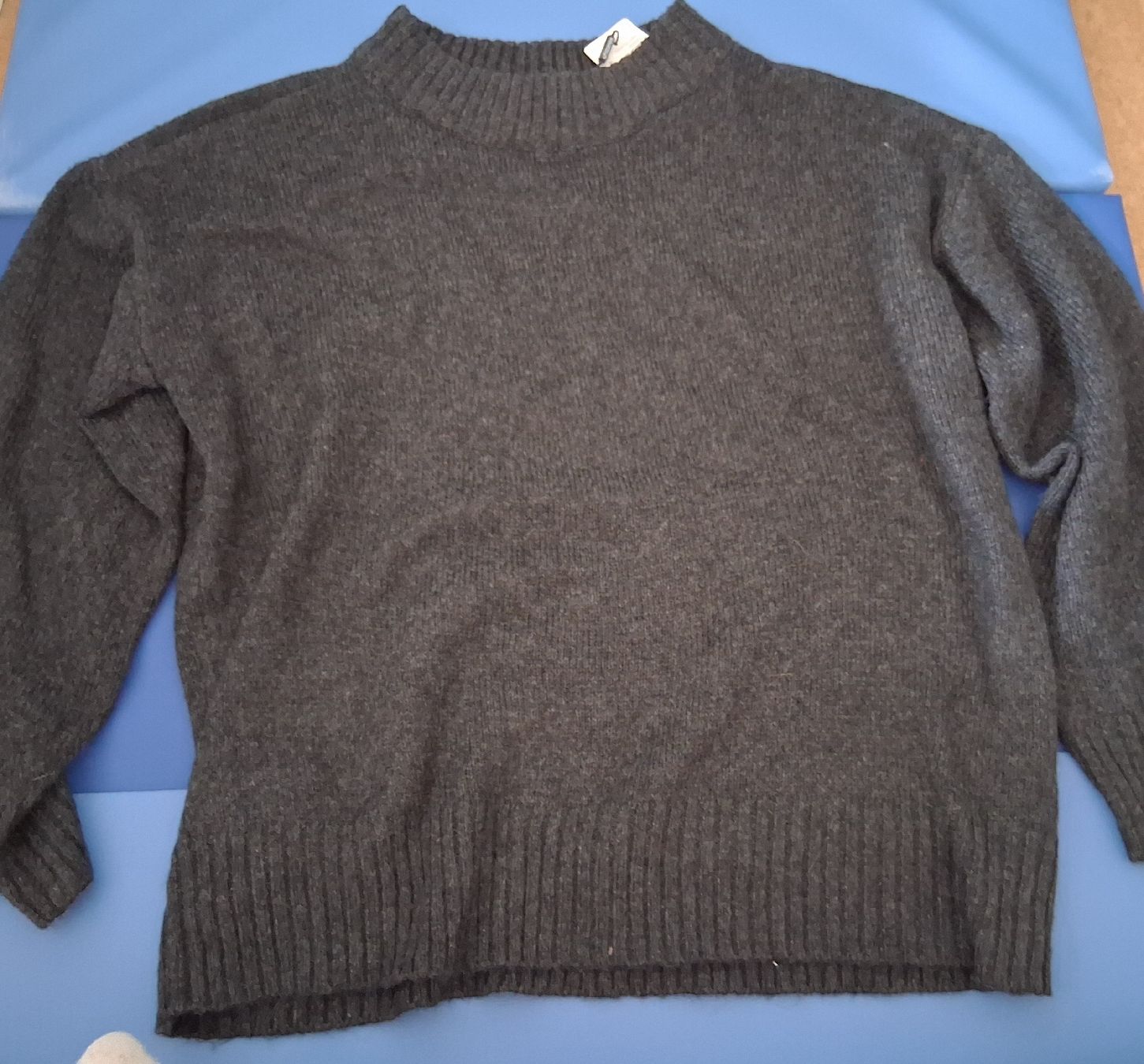 Pullover & Sweatshirts: Chicoree Damen Pullover grau Grösse M neu – Neu (gemäss Beschreibung) aus Niederurnen von Yaris_8091
