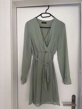 Trendyol Kleid, Gr. 38, Grün, Sommerlich leicht & luftig
