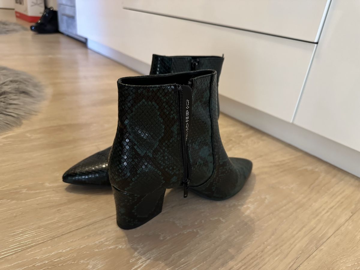 Scarpe da donna: Damen Stiefel Grösse 40 – Nuovo (secondo la descrizione) da Basel venduto da Ivana_4 5