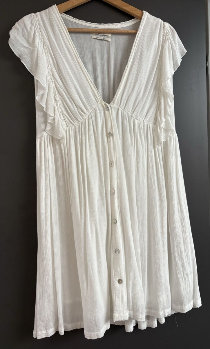 Pull&Bear Kleider: Weisses Sommerkleid mit Rüschen – Gebraucht aus Embrach von ale_v5qn