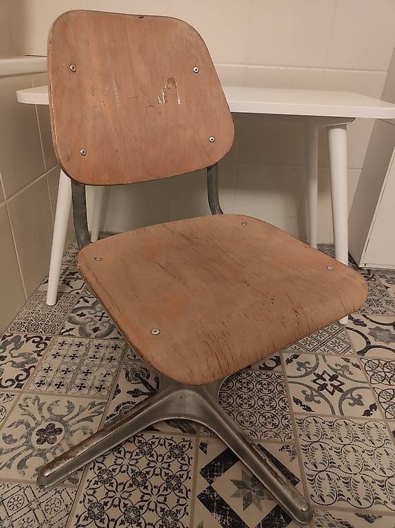 Tavoli: Bureau table et chaise enfant  – Usato da fribourg venduto da pegalex 1