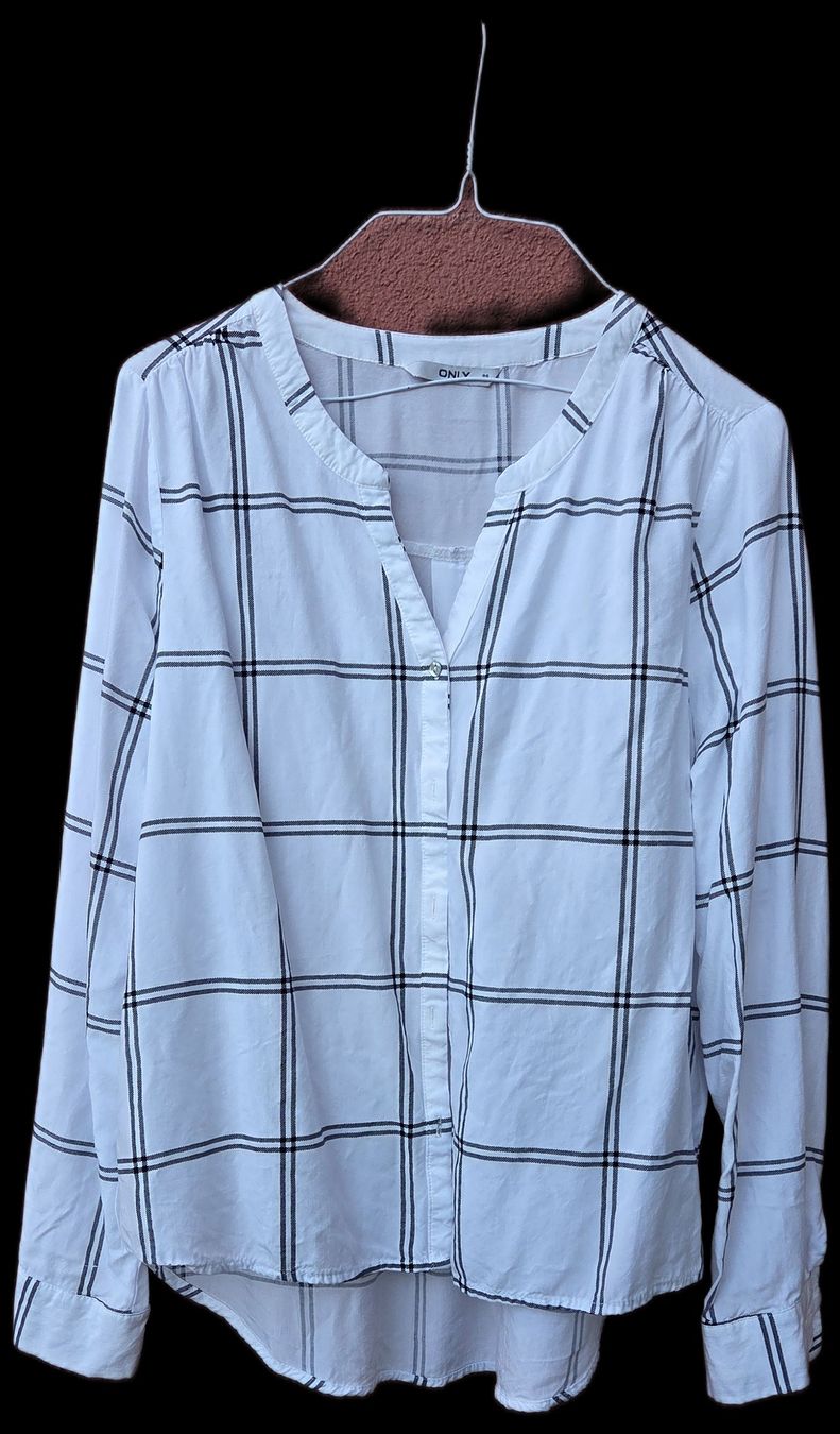 Only Blusen: Weisse Bluse von Only mit Karomuster, Grösse 38 – Gebraucht aus Subingen von DENDLE20