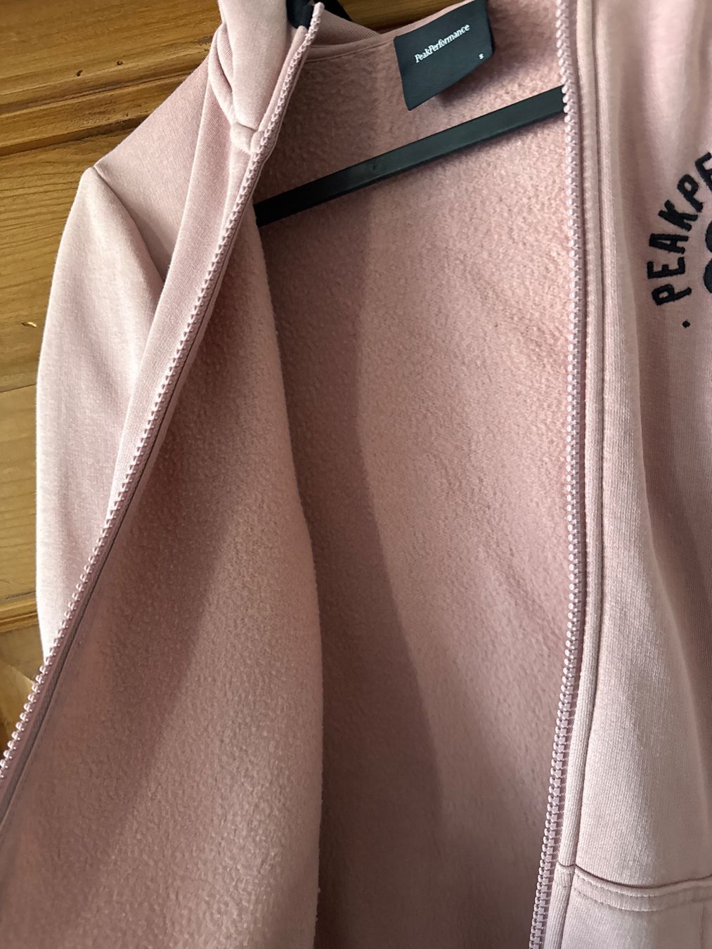 Peak Performance Giacche: Peak Performance Hoodie Grösse S rosa – Usato da Winterthur venduto da britsi 6