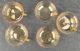 Vintage-Teetassen aus bernsteinfarbenem Pressglas